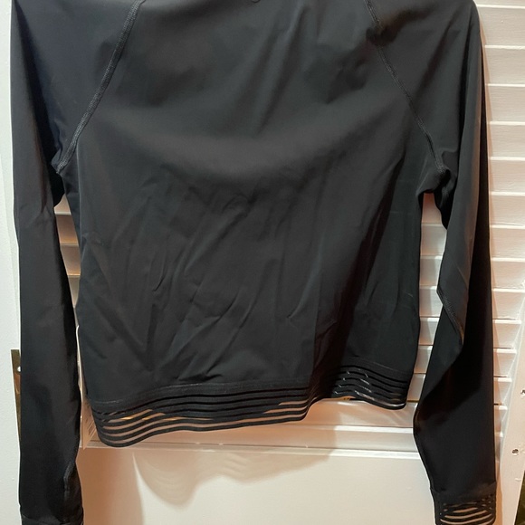 Lululemon Deep End Rashguard - Picture 3 of 5